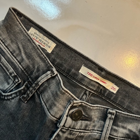 Like new Levi’s 720 grey washed skinny jeans - Picture 4 of 5